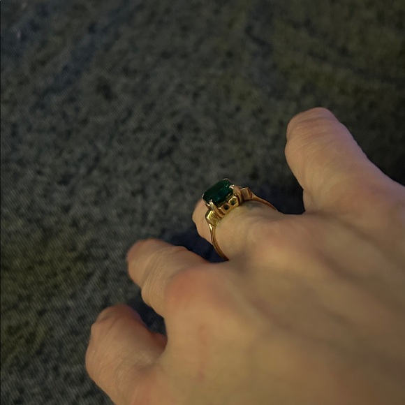 Vintage emerald 10k solid gold Ring - Picture 4 of 6